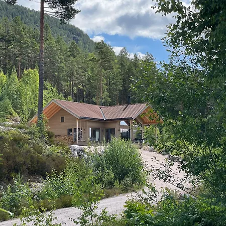 Furuheim Lodge, 4 Seizoenen Met Fantastisch Uitzicht 度假居 弗罗达尔